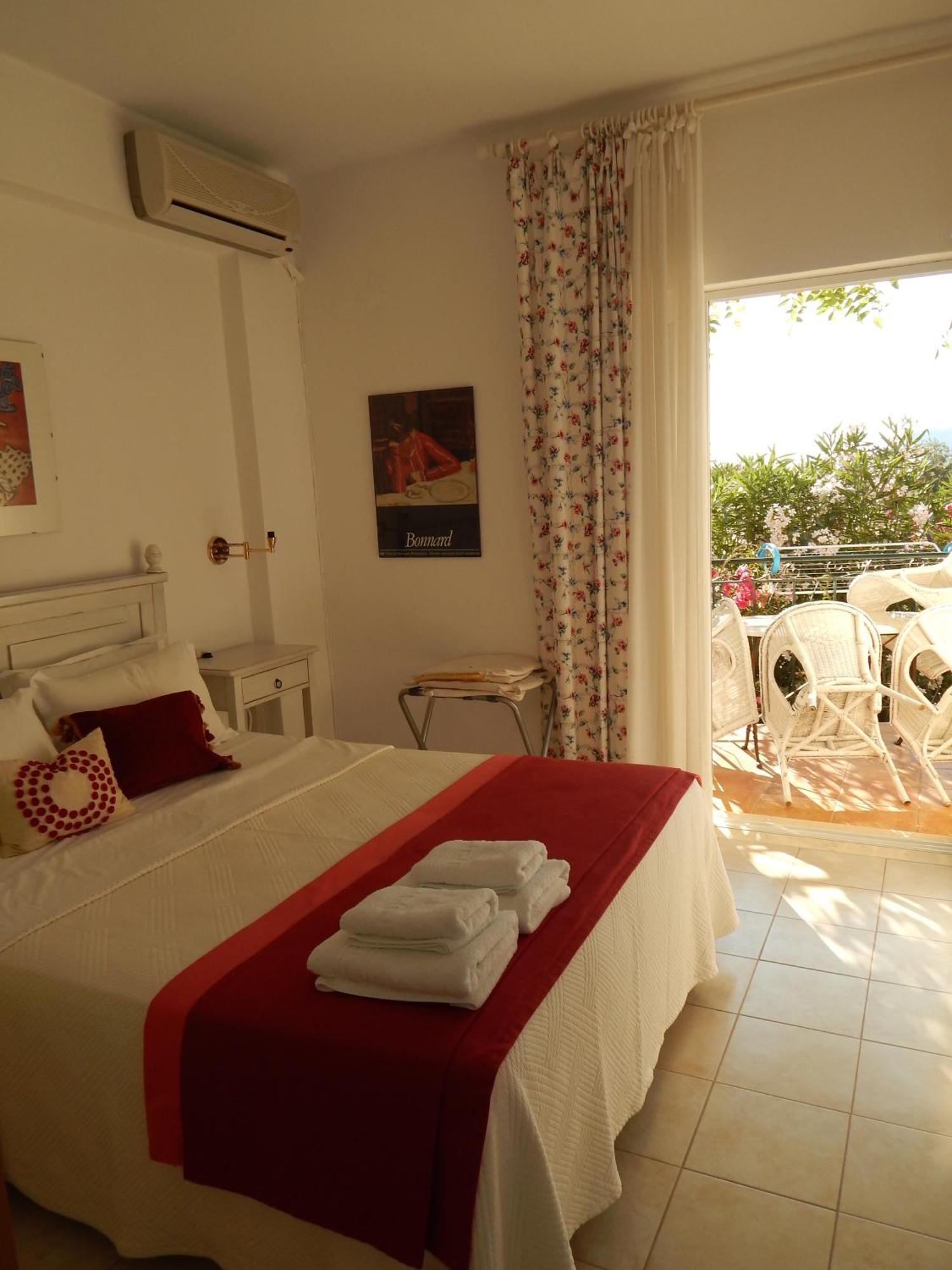 Palmina Mare And Apartment Paralia Vrachou