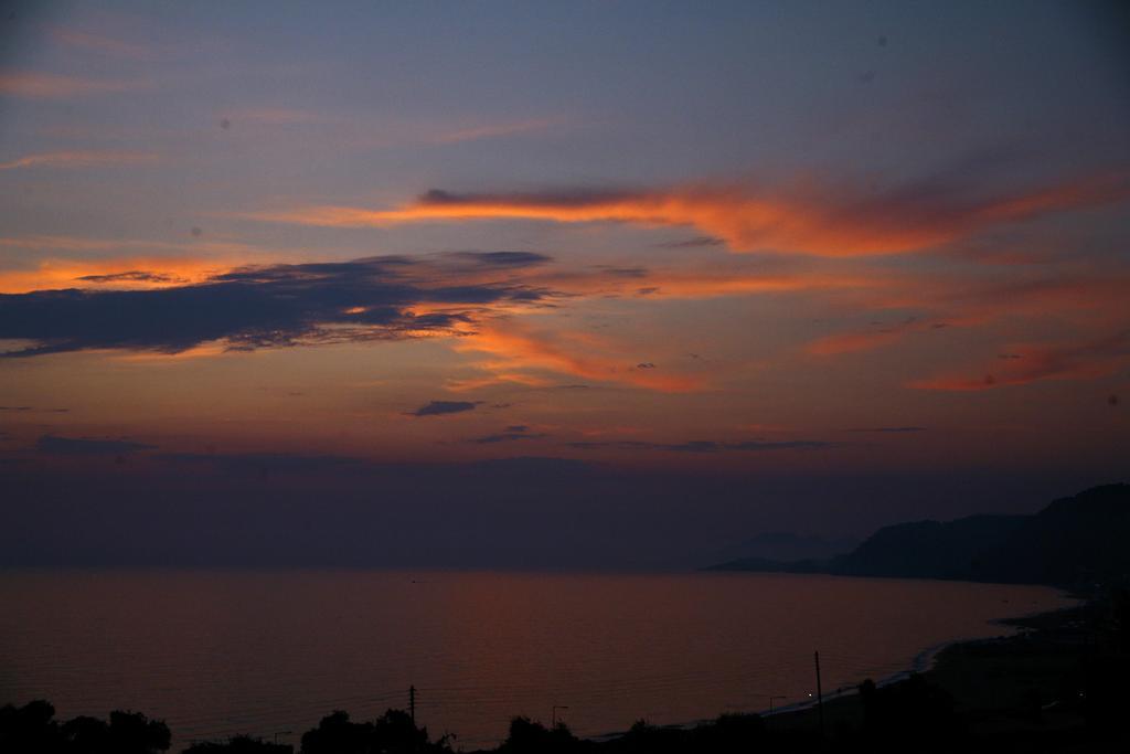 Palmina Mare And Paralia Vrachou